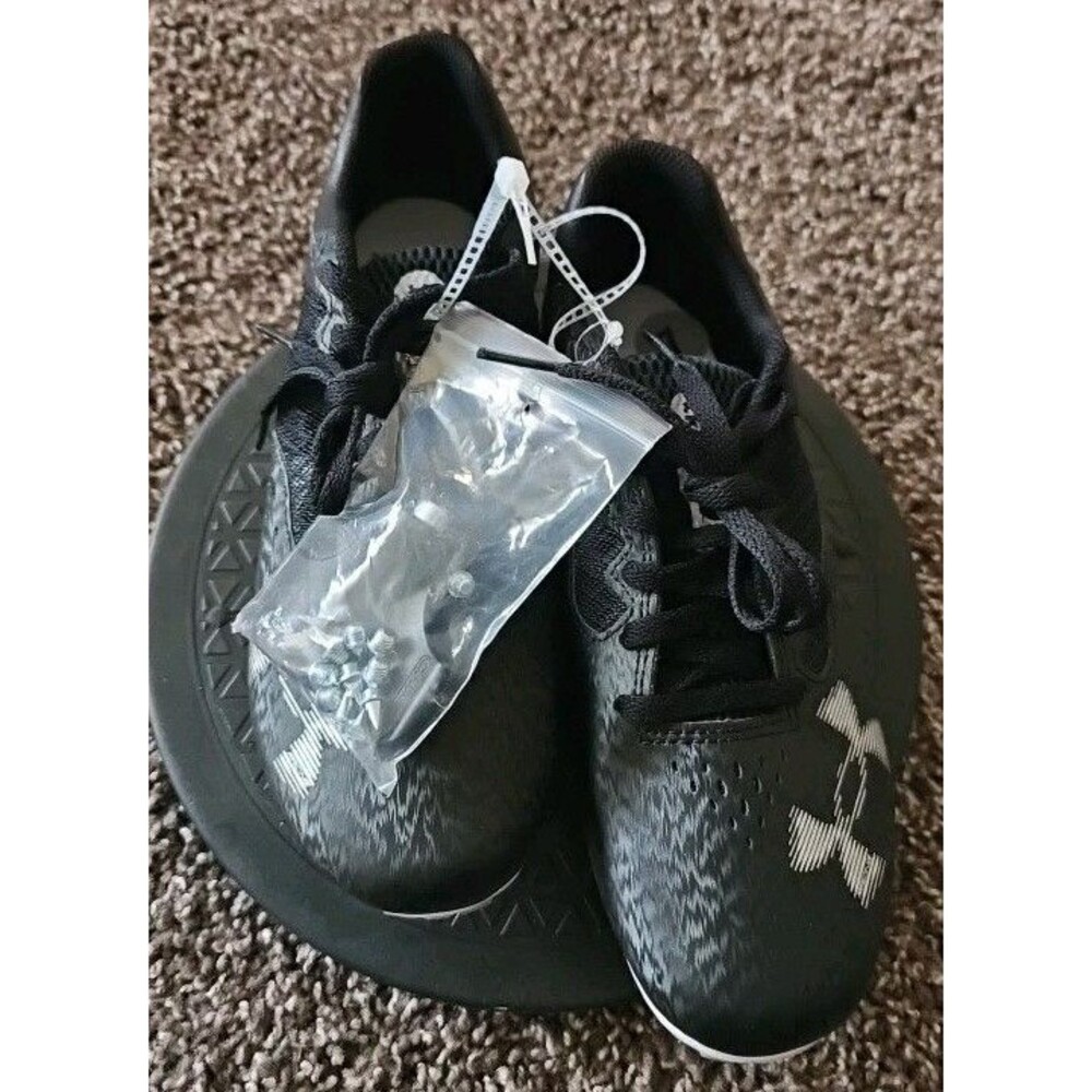 UNDER ARMOUR UA KICK SPRINT 4 BLACK M 7 W 8.5  SPRINTING FLEXIBLE